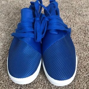 New never worn blue sneakers